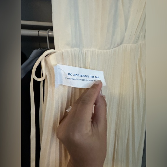 Fame and Partners Pleated V Neck dress - Picture 4 of 7